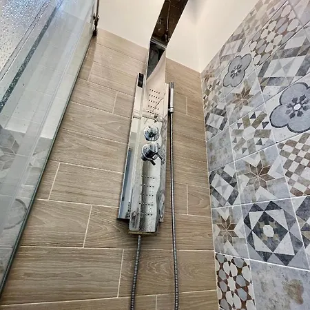 Luxury Vintage Flooring - Balcony Lejlighed *
